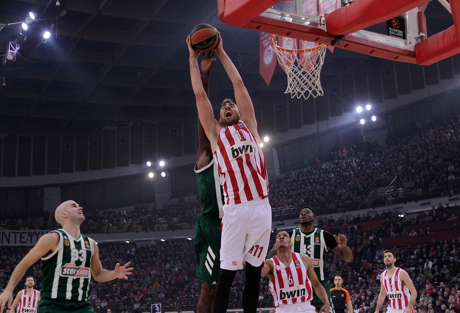 ЕВРОЛИГА: Милутинов уништио Панатинаикос, ЦСКА бољи од Жалгириса, Фенер сигуран против Басконије